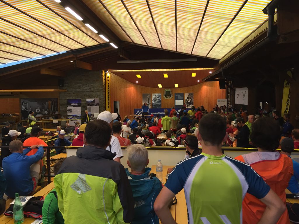 Race-Briefing beim Start in Kals in Osttirol